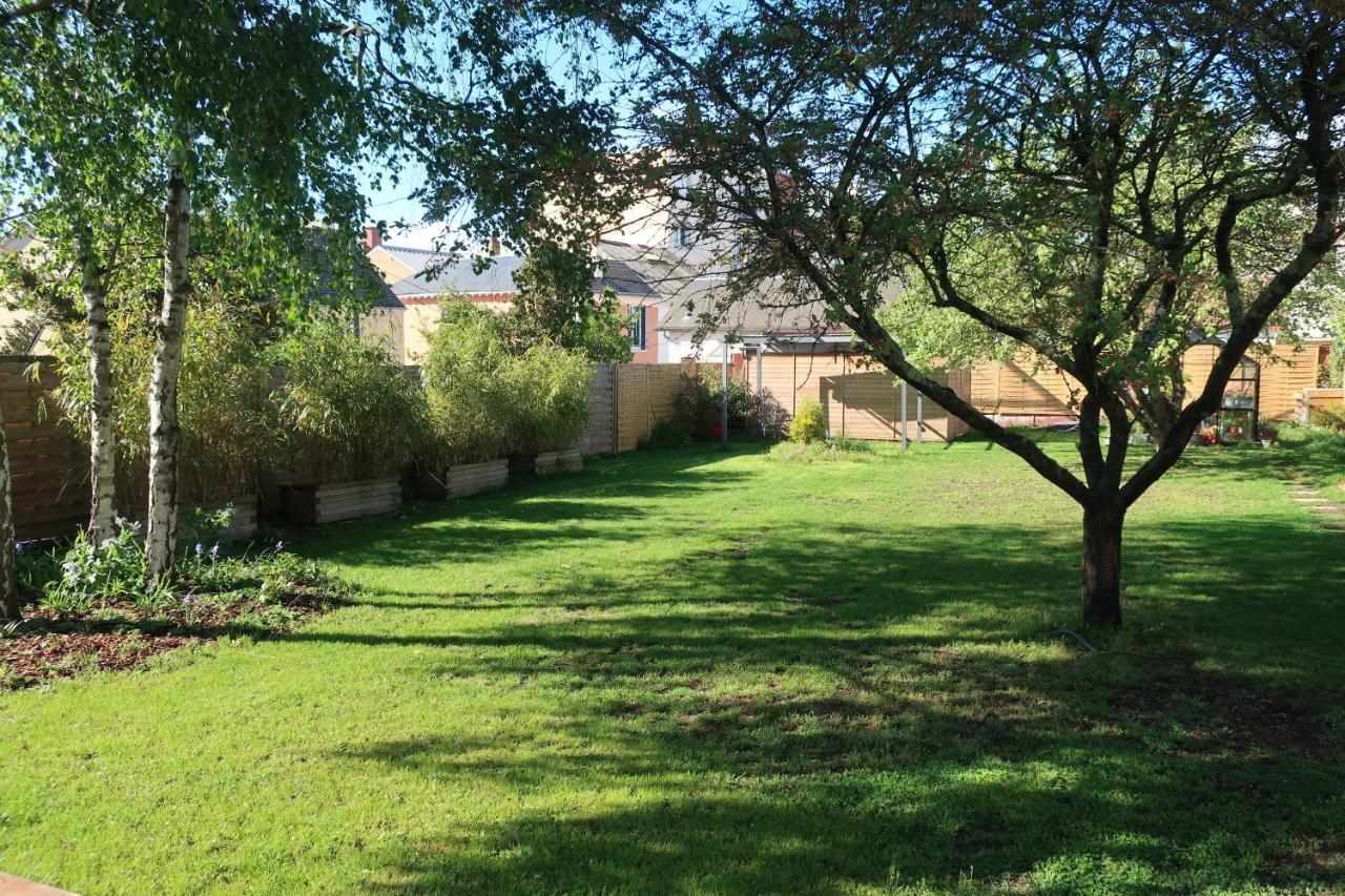 Au Jardin De L'éventail Bed and Breakfast Le Mans Esterno foto
